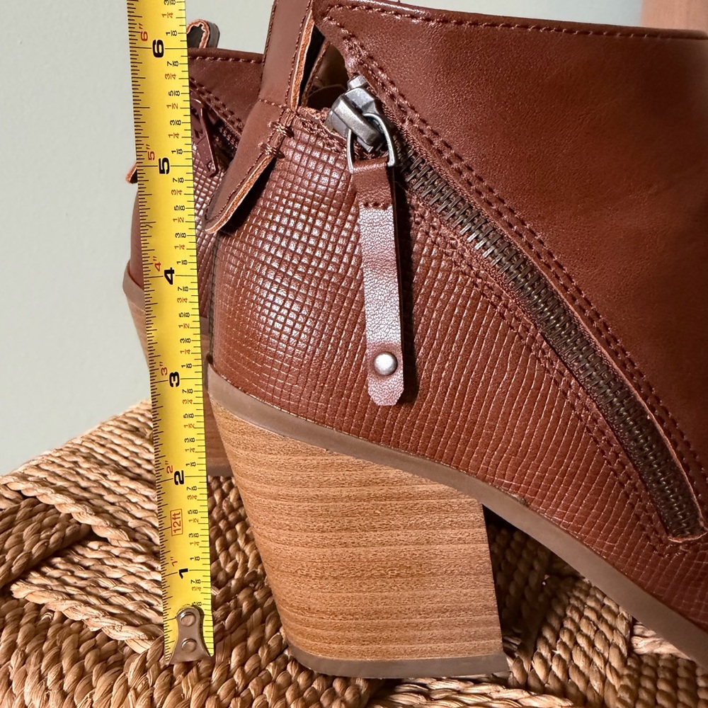 Universal Thread Ankle Booties, EUC - Picture 13 of 15